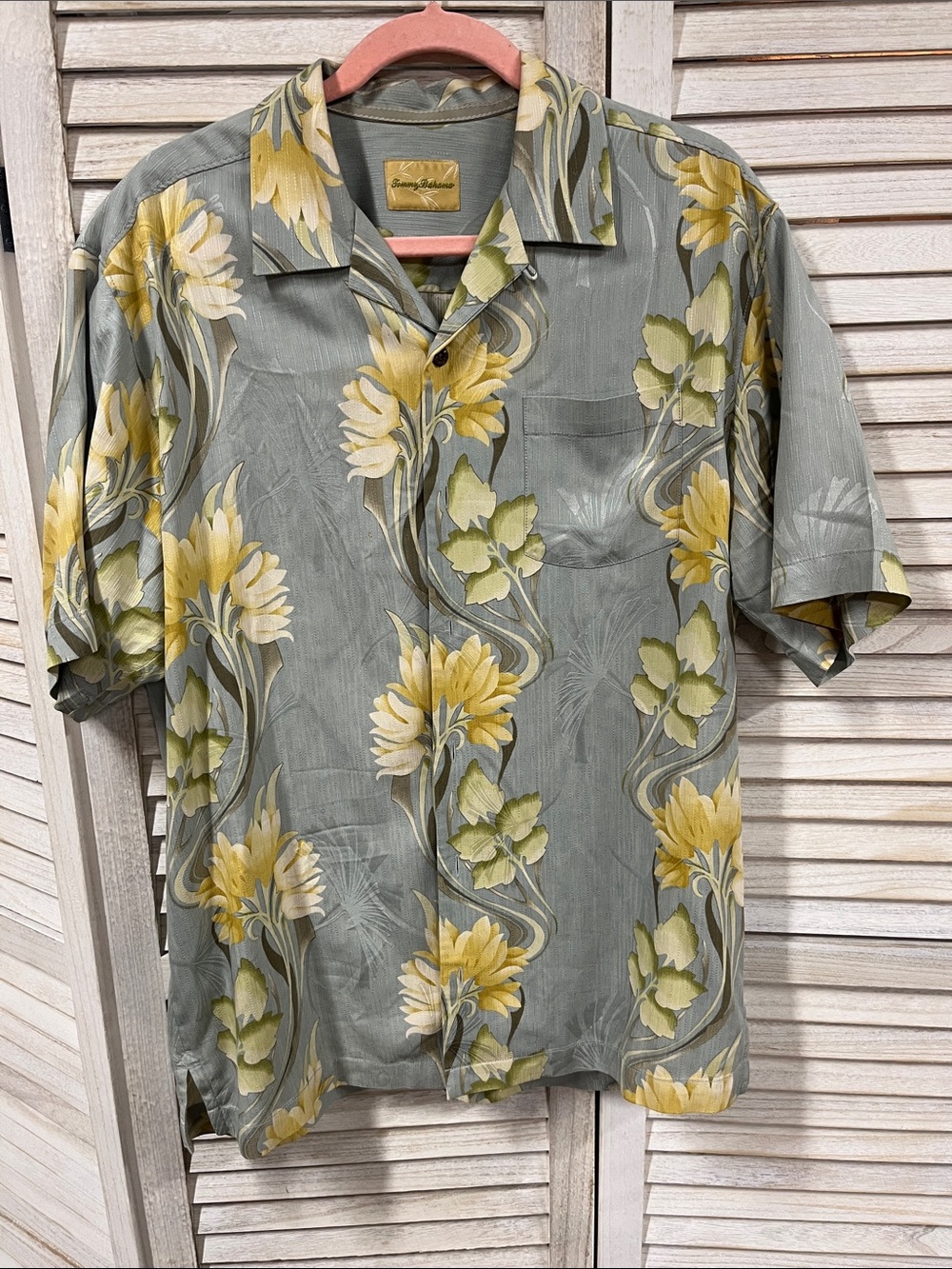 Tommy Bahama 100% Silk Hawaiian Camp Shirt Gray Green Floral Men’s Size Small